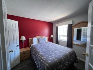 Łóżko lub łóżka w pokoju w obiekcie Lakeshore Suites