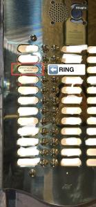 ミラノにあるAffittacamere Sevesoのさまざまな種類のブラシが付いた金属製のホルダー