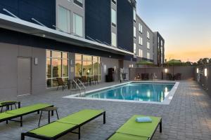 Bazén v ubytování SpringHill Suites by Marriott West Melbourne Palm Bay nebo v jeho okolí