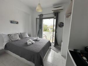 Una cama o camas en una habitación de Calypso Heaven