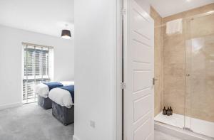 Gallery image of Luxury 5 bed Apt Maidstone, sleeps 6 with Free Parking in Allington