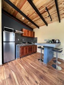 Kuchyň nebo kuchyňský kout v ubytování Cabañas del Bosque 1