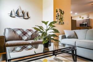 Ruang duduk di Coastal Retreat
