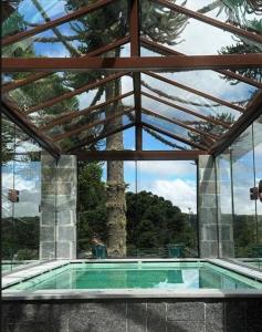 Bazén v ubytování Mansão Olhos Verdes - Luxuosa - com Hidro e Piscina aquecida nebo v jeho okolí