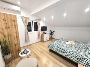 Кровать или кровати в номере Apartmani Krnić