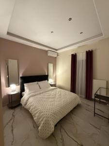 Katil atau katil-katil dalam bilik di Luxy renovated flat with patio