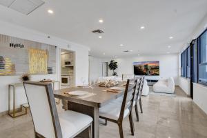 Posezení v ubytování Luxury 2BD Penthouse with Beach Access and Resort Amenities PH6