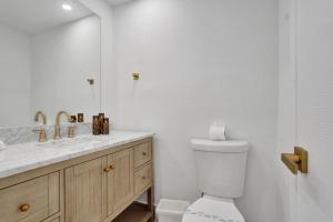 Et bad på Luxury 2BD Penthouse with Beach Access and Resort Amenities PH6