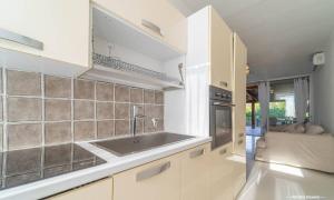 Kuchyň nebo kuchyňský kout v ubytování Appartamento Terrata Golfo Aranci