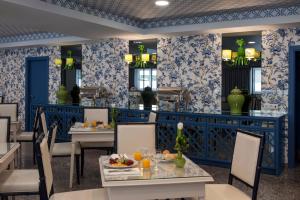a dining room with blue and white wallpaper at Coração de Fatima Boutique Hotel in Fátima