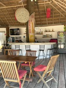 Club Cenotes Tulum的厨房或小厨房