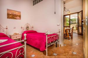 A bed or beds in a room at APT Villa Anna e APT Cantina Vito vicinissimi alla Riserva dello Zingaro