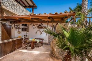A balcony or terrace at APT Villa Anna e APT Cantina Vito vicinissimi alla Riserva dello Zingaro