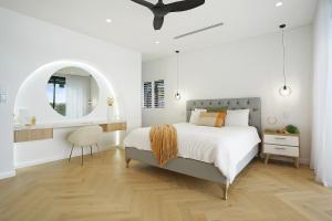 Ένα ή περισσότερα κρεβάτια σε δωμάτιο στο Luxury Waterfront on aerbnb b00k there ONLY +59 φωτογραφίες