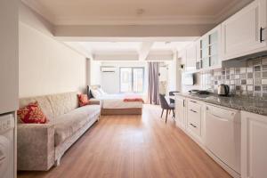 Nhà bếp/bếp nhỏ tại aymira hotel pangaltı