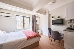 Giường trong phòng chung tại aymira hotel pangaltı +3 ảnh