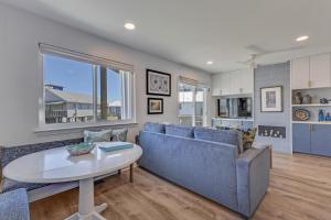 Posezení v ubytování One Call Away by Carolina Beach Realty