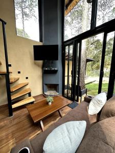 TV a/nebo společenská místnost v ubytování Cabaña del bosque 2