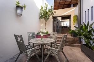 Posezení v ubytování Casona del Buen Huerto, Modern 2BR Home in Queretaro