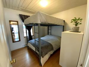 Postel nebo postele na pokoji v ubytování Chalet St-Jean-Sur-Richelieu Waterfront
