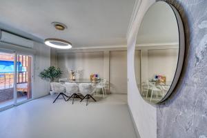 Φωτογραφία από το άλμπουμ του Luxury apartment with cinemaroom 600 mtr from the beach σε Fuengirola