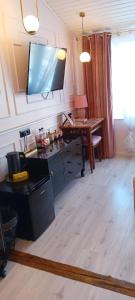 TV a/nebo společenská místnost v ubytování Double Room with Private Bathroom