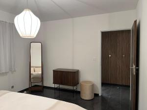 Ένα ή περισσότερα κρεβάτια σε δωμάτιο στο Cozy Central Apartment