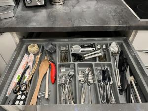 Η κουζίνα ή μικρή κουζίνα στο Cozy Central Apartment +3 φωτογραφίες