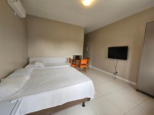 Ein Bett oder Betten in einem Zimmer der Unterkunft Suíte privativa próxima ao Sesc 1