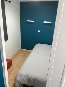 Ένα ή περισσότερα κρεβάτια σε δωμάτιο στο Mobilhome - Aiguebellette 73