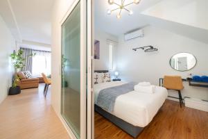 En eller flere senge i et værelse på Beachside Patong 50m or less min walk + 39 billeder