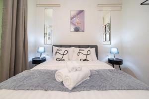 En eller flere senge i et værelse på Beachside Patong 50m or less min walk