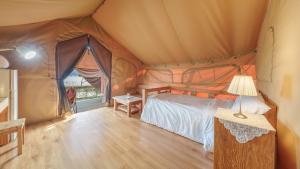 Postel nebo postele na pokoji v ubytování Taean Bibi ArtGlamping