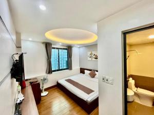Postel nebo postele na pokoji v ubytování PHÚC HƯNG HOTEL