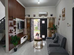 Posezení v ubytování Homestay Jogja 999