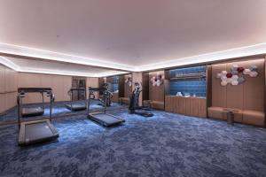 Fitness centrum a/nebo fitness zařízení v ubytování Crystal Orange Hotel Shanghai Zhongshan Park