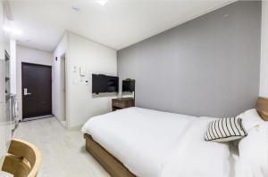 Ένα ή περισσότερα κρεβάτια σε δωμάτιο στο JS Hostel