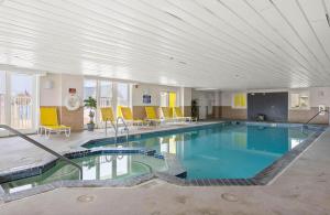 Πισίνα στο ή κοντά στο Spacious 3-Bedroom, 3-Bathroom Condo in Ocean City with Beach and Bay Views