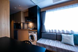 a living room with a couch and a kitchen at Minn Nijo-jo in Kyoto