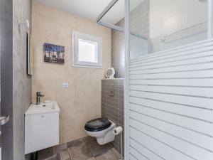 a small bathroom with a toilet and a window at Maison spacieuse à Biscarrosse-Plage près de l'océan - FR-1-521-251 in Biscarrosse +2 photos