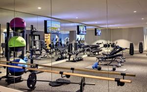 Fitness centrum a/nebo fitness zařízení v ubytování Omni PGA Frisco Resort by Suiteness