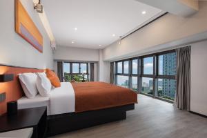 Postel nebo postele na pokoji v ubytování LlA Hotel Liang Jun Plaza, Xixiang Avenue
