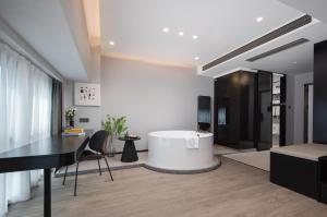 Posezení v ubytování LlA Hotel Liang Jun Plaza, Xixiang Avenue