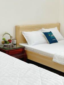 two beds sitting next to each other in a room at Lullaby Homestay in Ấp Thanh Sơn (1)