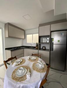 Kuchyň nebo kuchyňský kout v ubytování Apartamento Duplex em Mafra SC