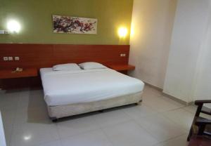 Postel nebo postele na pokoji v ubytování Puri Dibia Hotel by Secoms