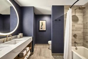 Koupelna v ubytování Omni PGA Frisco Resort by Suiteness