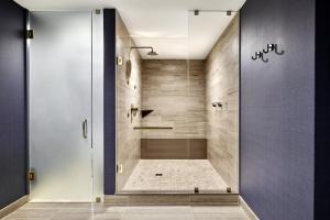 Koupelna v ubytování Omni PGA Frisco Resort by Suiteness
