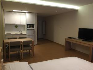 Kuchyň nebo kuchyňský kout v ubytování Kumho Jeju Resort