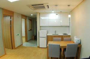 Kuchyň nebo kuchyňský kout v ubytování Kumho Jeju Resort